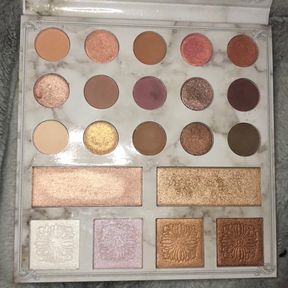 Carli Bybel x Bh Cosmetics palette